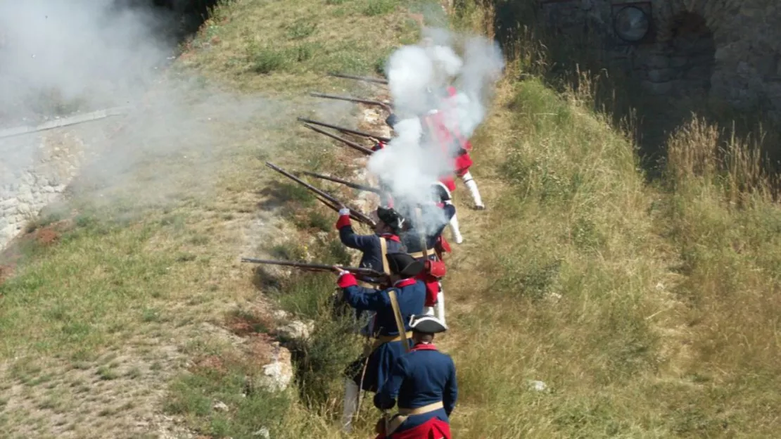 Hautes-Alpes : des visites de la cité Vauban avec des soldats en costume d'époque