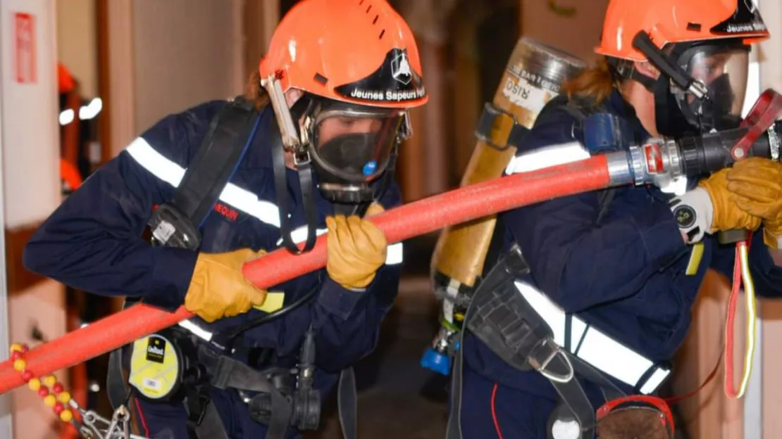 Hautes-Alpes : un feu de cheminée à Molines en Queyras