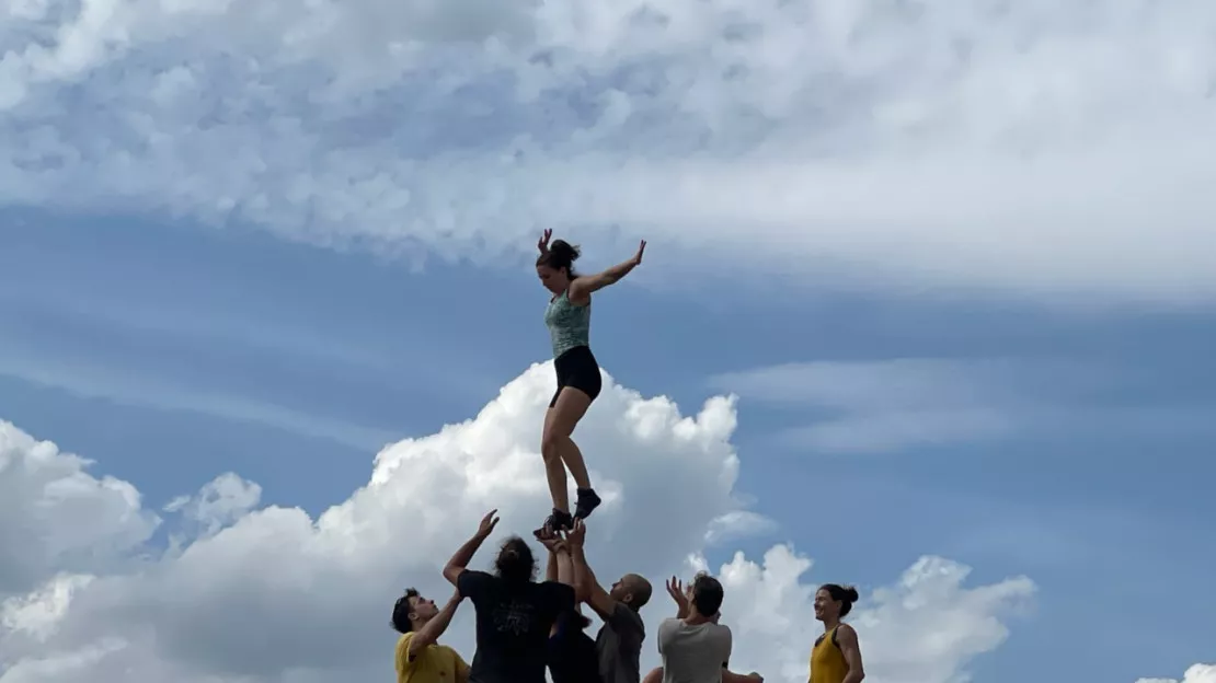 Hautes-Alpes : l’aérien célébré à Mont-Dauphin avec le spectacle Les Traceurs