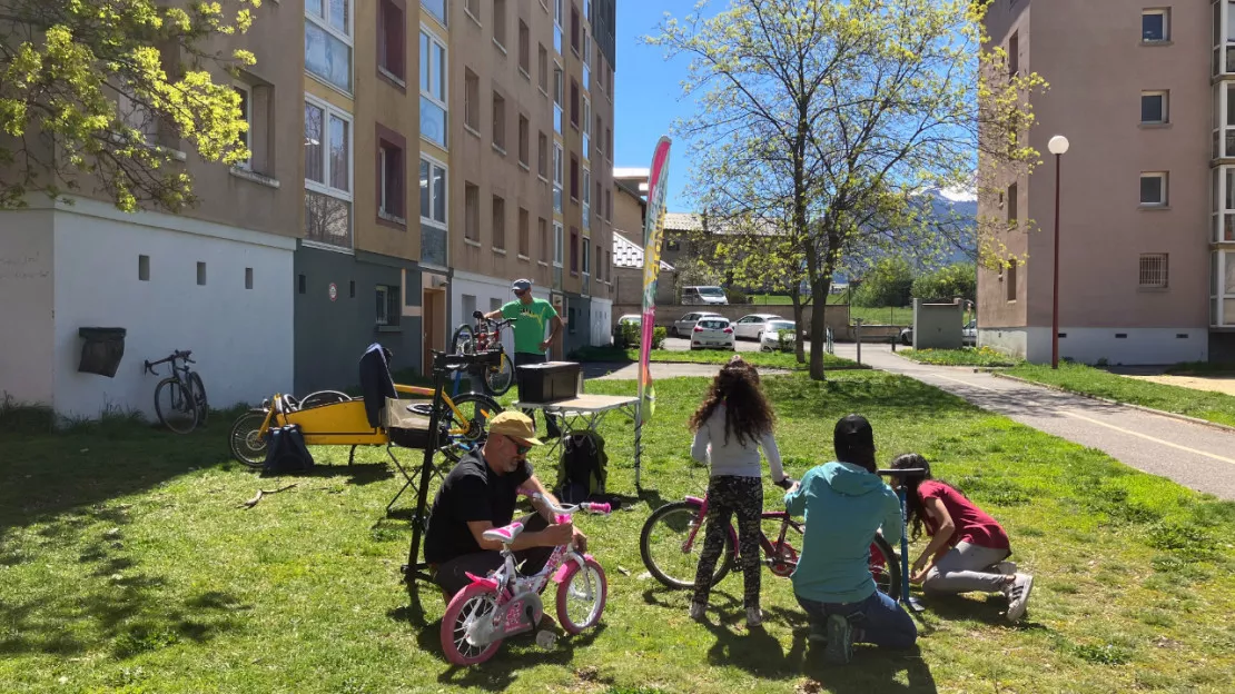 Hautes-Alpes : l'Atelier cyclonique au contact de la population briançonnaise