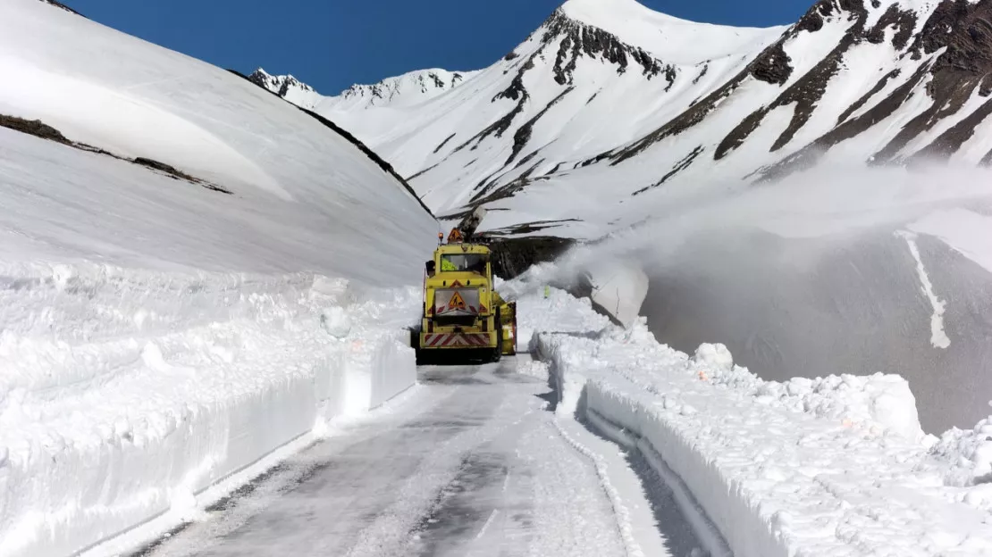 Hautes-Alpes : le déneigement des grands cols va bon train