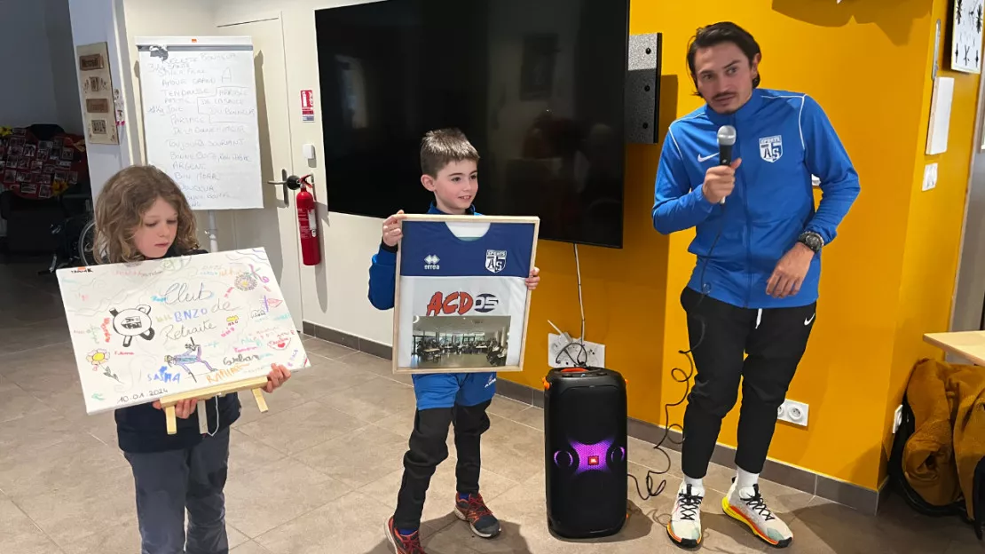 Hautes-Alpes : les footballeurs de l’Argentière à la rencontre des résidents de la maison de retraite