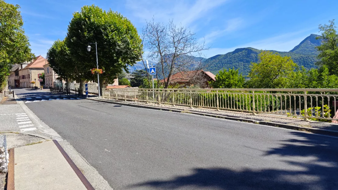 Hautes-Alpes : remise en beauté pour la traversée de Remollon avant une déviation ?