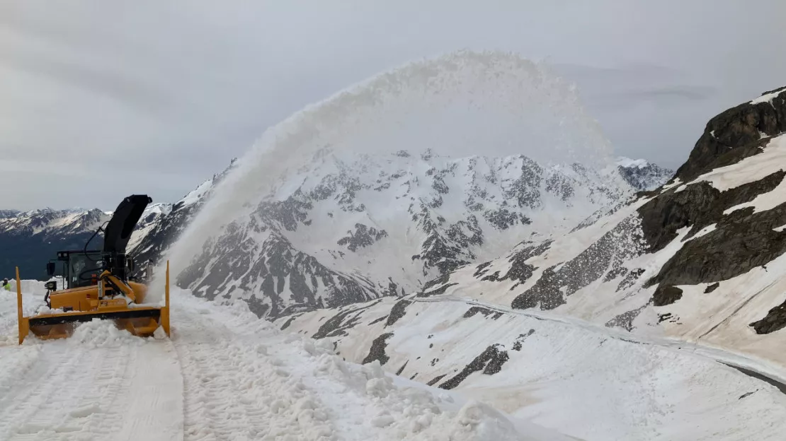 Hautes-Alpes : un déneigement « très compliqué » au Galibier