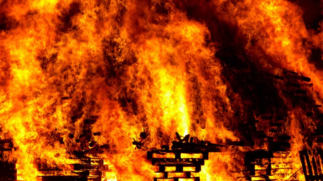 Hautes-Alpes : un entrepôt a pris feu cette nuit à Upaix