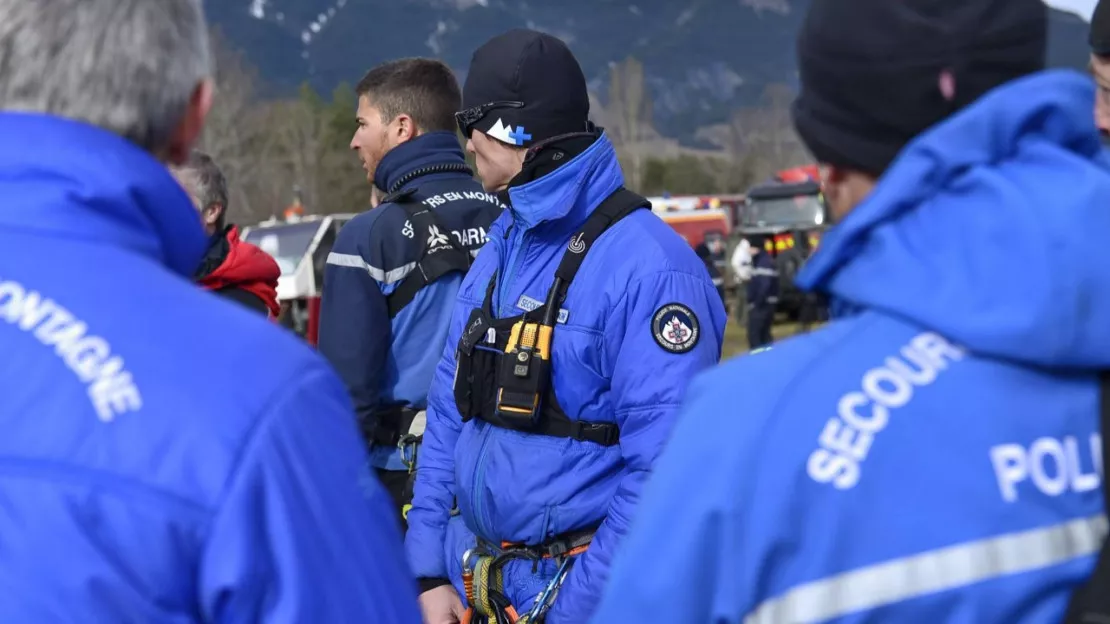 Hautes-Alpes : un groupe de skieurs passe la nuit dans un trou en attendant les secours