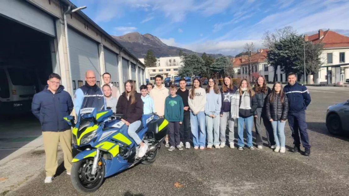 Immersion enrichissante pour 15 collégiens au sein du Groupement de Gendarmerie des Hautes Alpes