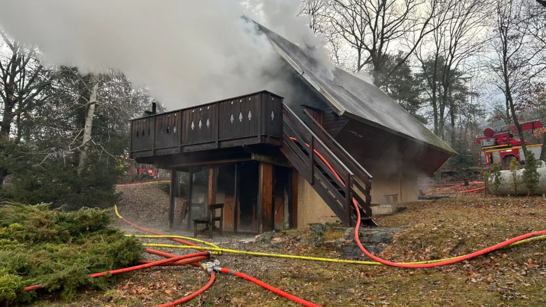 Un chalet entièrement embrasé ce samedi matin à Guillestre