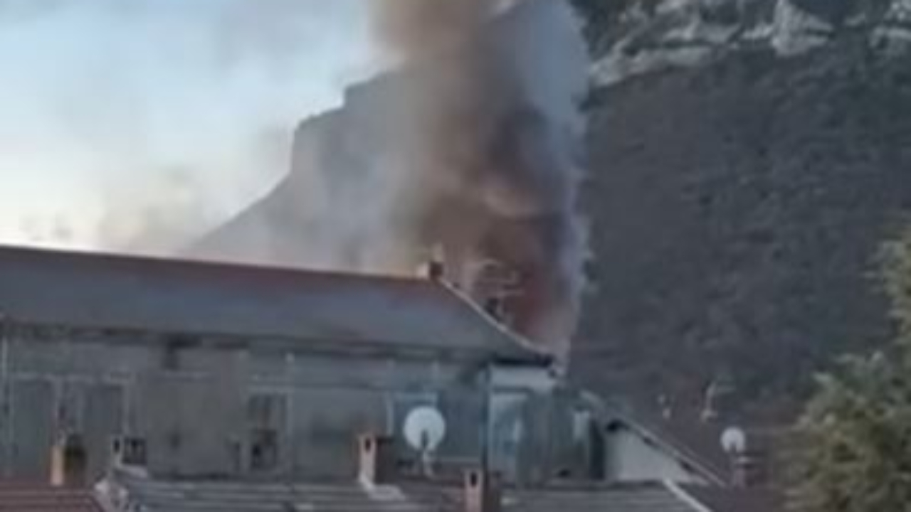 40 pompiers mobilisés sur un incendie à Laragne-Montéglin 40 pompiers mobilisés sur un incendie à Laragne-Montéglin