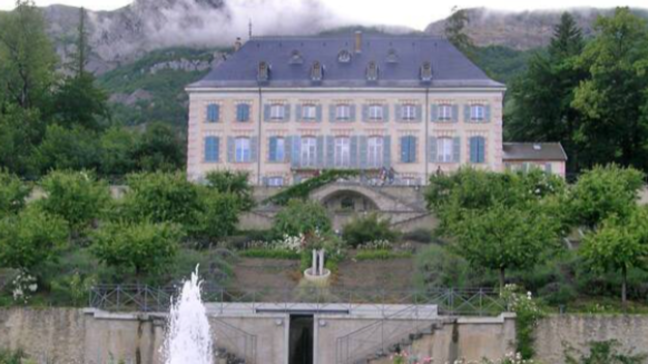 À Gap, le château de Charance retrouve sa crête en zinc après 850 000 euros de travaux À Gap, le château de Charance retrouve sa crête en zinc après 850 000 euros de travaux
