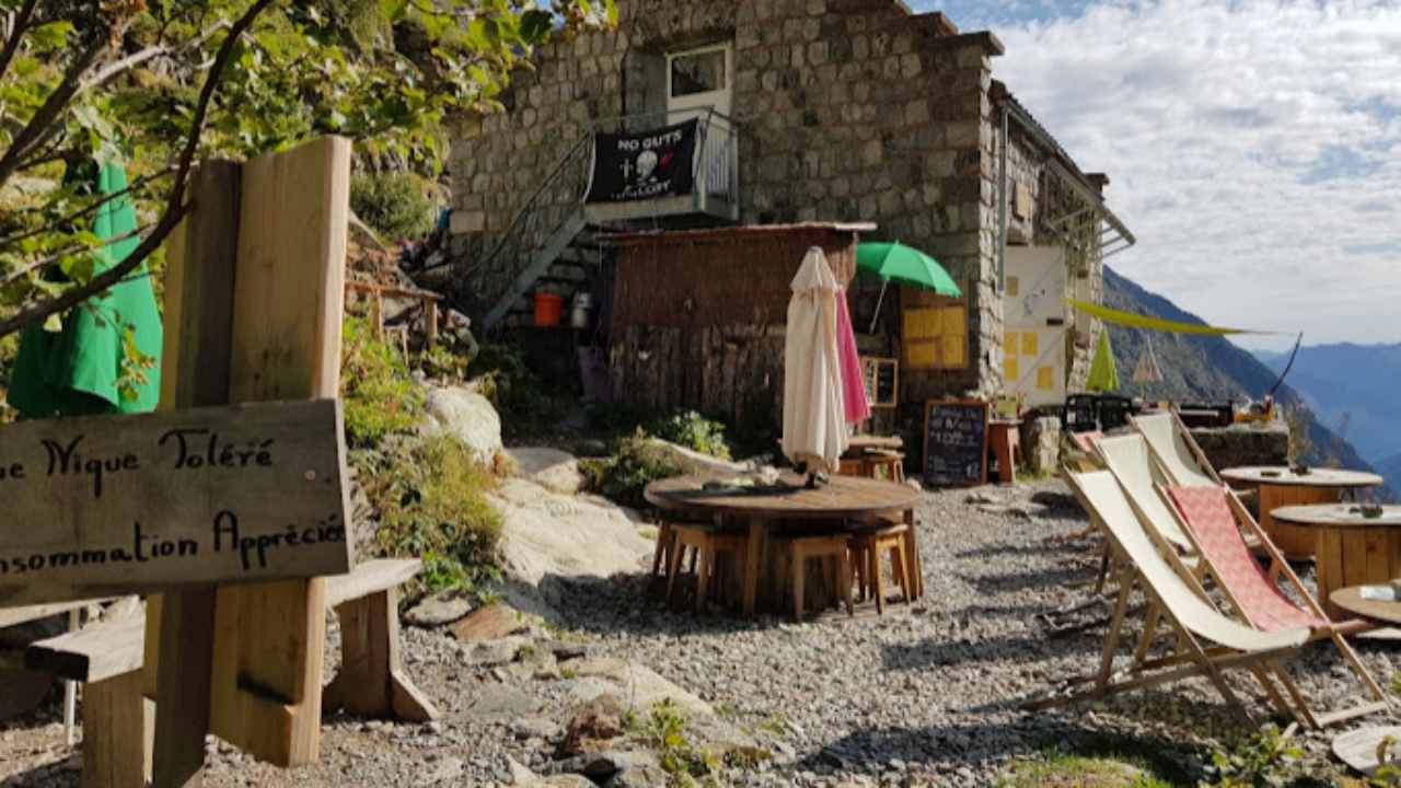 Apr&egrave;s les intemp&eacute;ries, le gardien du refuge des Bans &agrave; Vallouise bloqu&eacute;