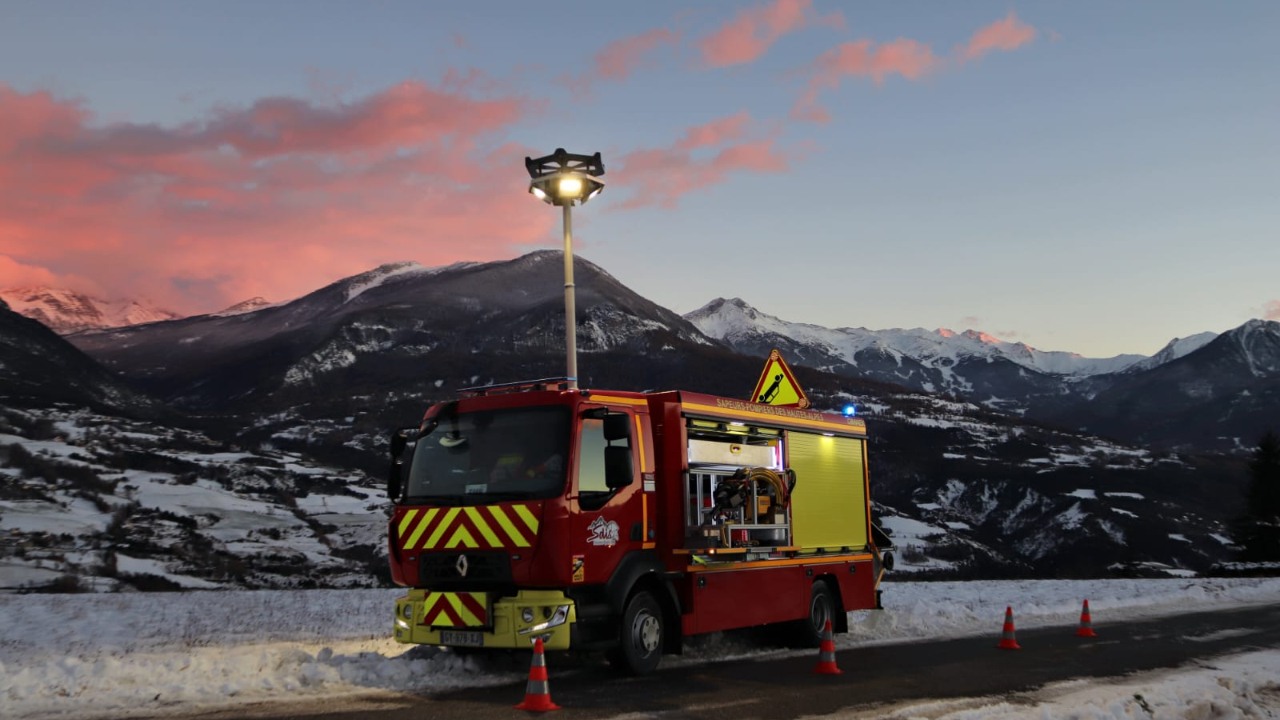Briançon : un bus scolaire s'embrase, aucune victime à déplorer Briançon : un bus scolaire s'embrase, aucune victime à déplorer