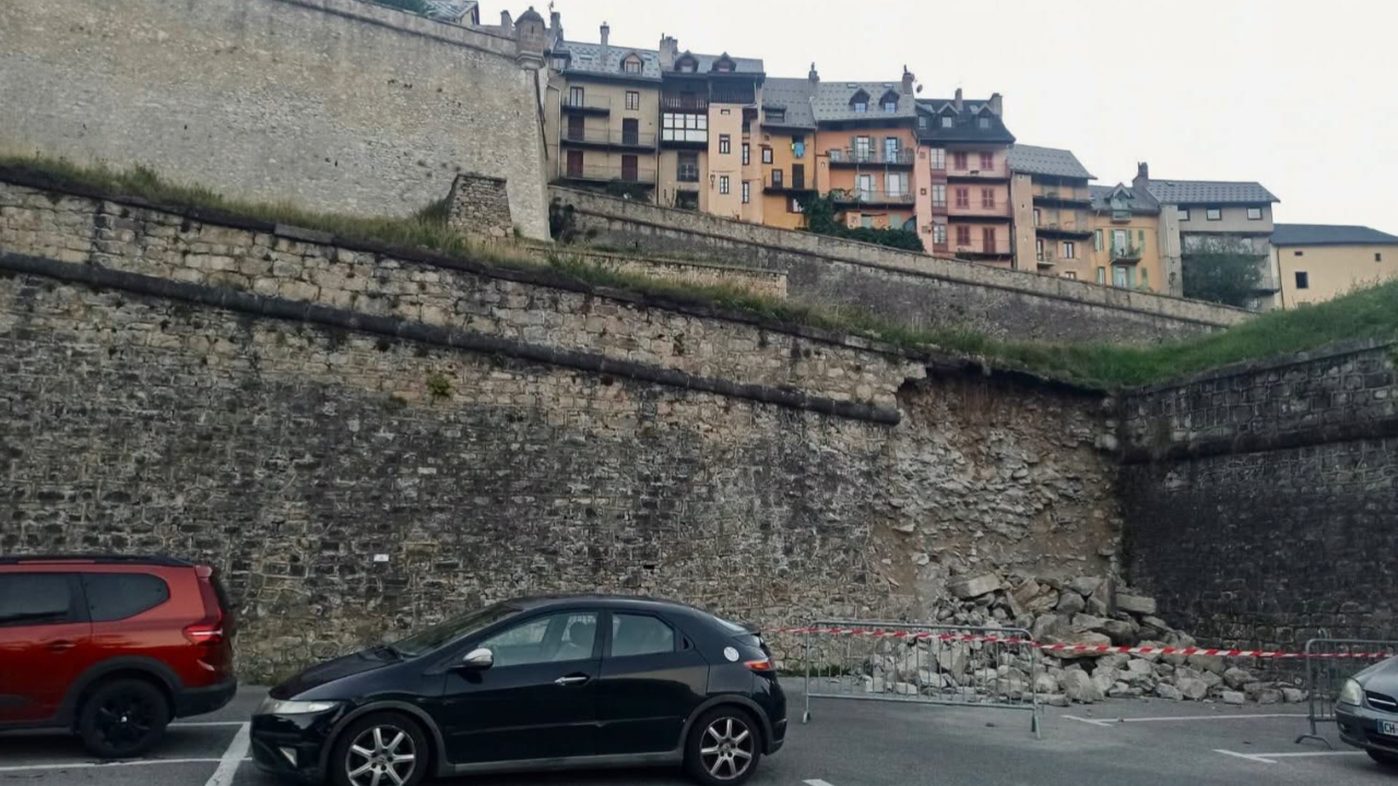 Brian&ccedil;on : un pan des remparts de la cit&eacute; Vauban s&rsquo;effondre sur un parking
