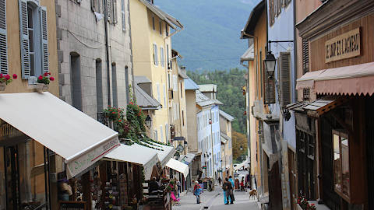 Brian&ccedil;on, une plainte d&eacute;pos&eacute;e par Arnaud Murgia apr&egrave;s des tags