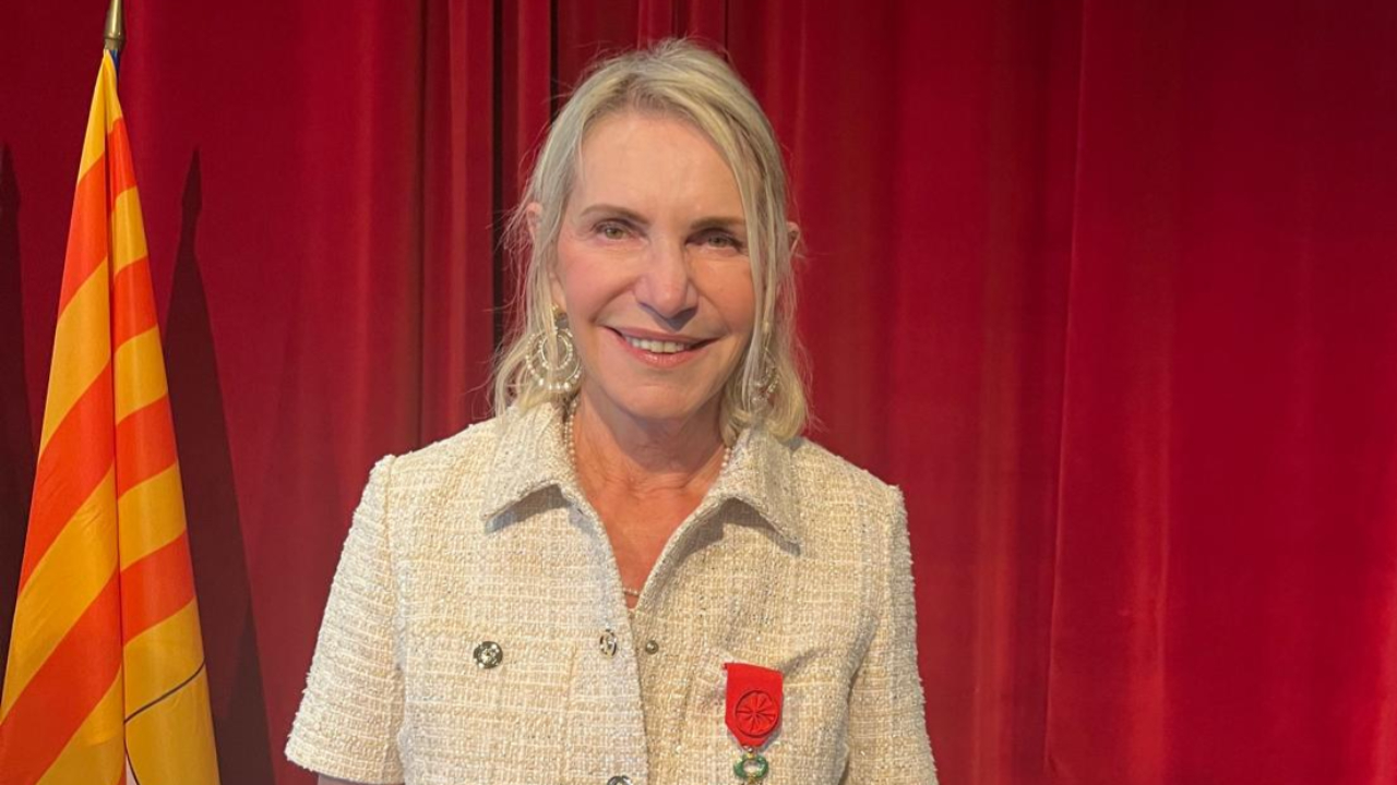 Chantal Eym&eacute;oud, d&eacute;cor&eacute;e de la m&eacute;daille d'officier de la L&eacute;gion d'Honneur