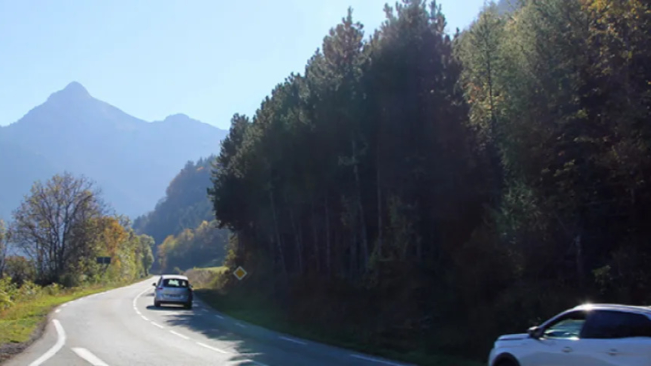 Chantier de la RD1075 entre Gap et Grenoble : des associations saisissent la justice contre un projet routier contesté Chantier de la RD1075 entre Gap et Grenoble : des associations saisissent la justice contre un projet routier contesté