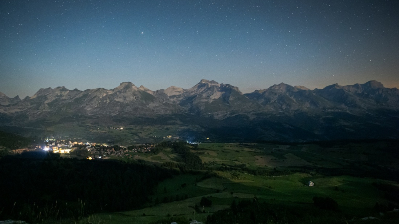 Dans les Hautes-Alpes, cette station veut r&eacute;duire de 67% sa consommation d&rsquo;&eacute;clairage public