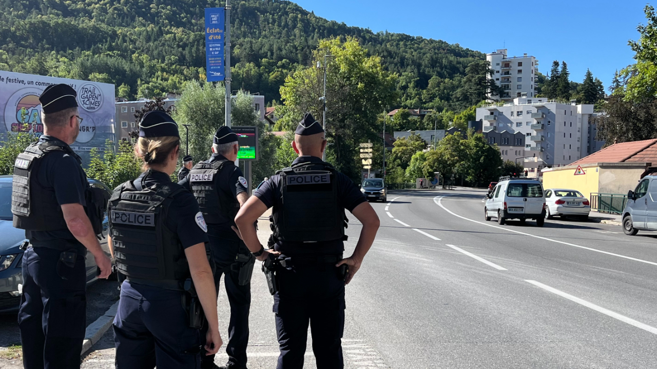 Deux permis retirés en deux heures : policiers et gendarmes des Hautes-Alpes sifflent la fin de la récré sur les routes Deux permis retirés en deux heures : policiers et gendarmes des Hautes-Alpes sifflent la fin de la récré sur les routes