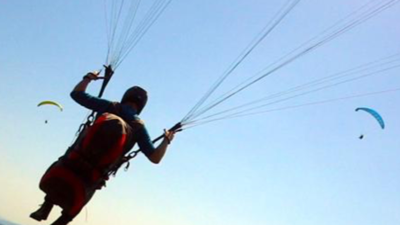 Hautes-Alpes : accident de décollage pour un parapentiste à Ancelle Hautes-Alpes : accident de décollage pour un parapentiste à Ancelle