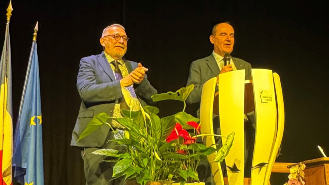 Hautes-Alpes : apr&egrave;s 40 ans de carri&egrave;re, Jo&euml;l Giraud d&eacute;cor&eacute; par Jean Castex