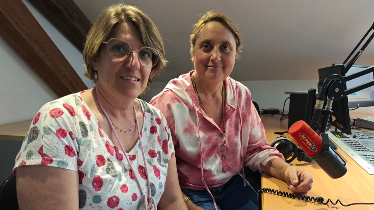 Hautes-Alpes : des bottes de pluie roses pour lutter contre le cancer du sein Hautes-Alpes : des bottes de pluie roses pour lutter contre le cancer du sein