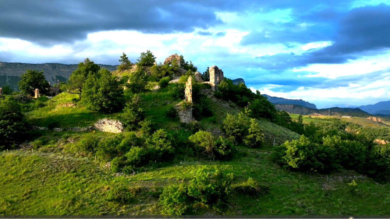 Des jeunes du monde entier pour restaurer le site d’Arzeliers à Laragne Des jeunes du monde entier pour restaurer le site d’Arzeliers à Laragne