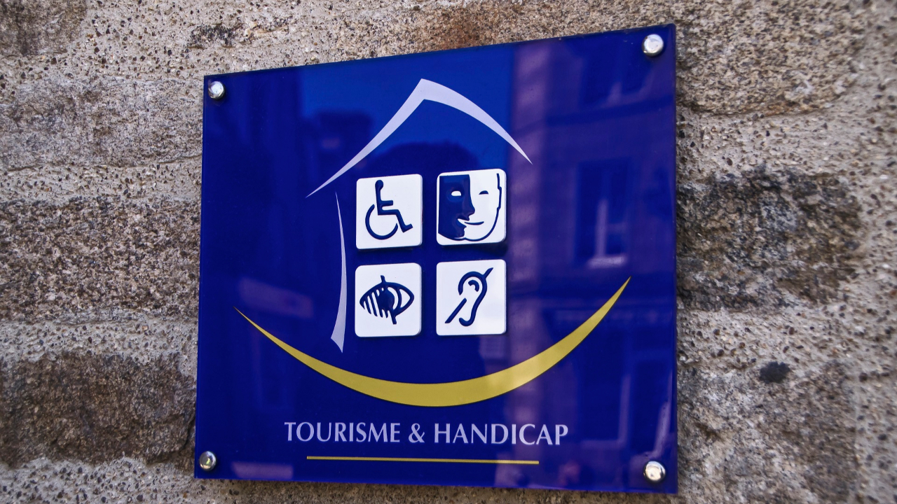 Hautes-Alpes : la Marque d&rsquo;&Eacute;tat Tourisme et Handicap pour les bureaux de l&rsquo;Office Gap Tallard Vall&eacute;es