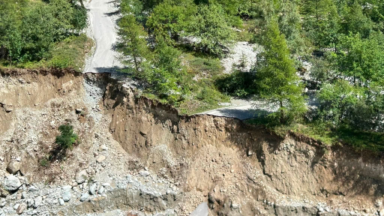 Hautes-Alpes : la route du Pr&eacute; de Madame Carle d&eacute;truite, l&rsquo;acc&egrave;s coup&eacute; pour une dur&eacute;e ind&eacute;termin&eacute;e
