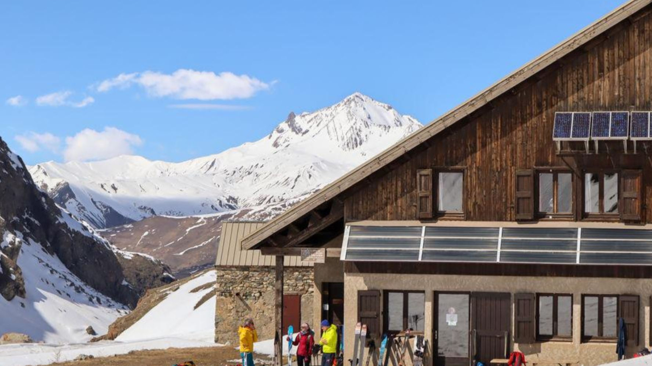 Hautes-Alpes : le refuge de l'Alpe évacué après une intoxication au monoxyde de carbone Hautes-Alpes : le refuge de l'Alpe évacué après une intoxication au monoxyde de carbone