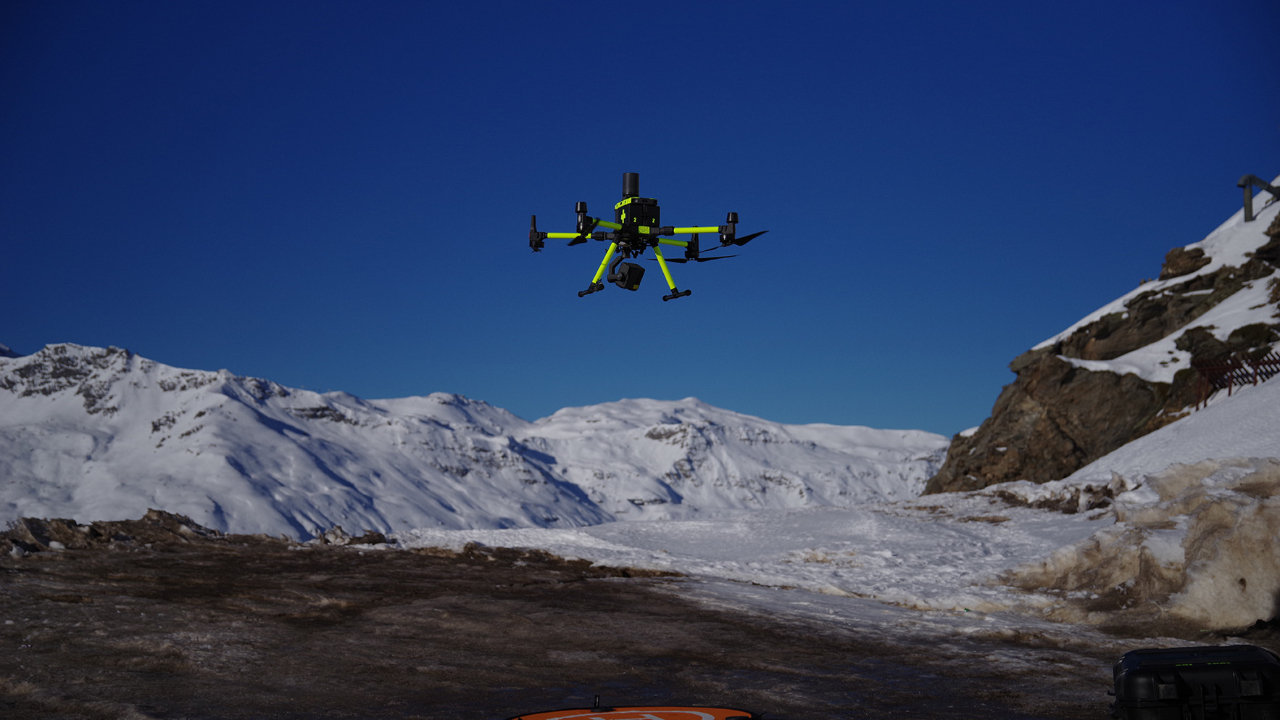 Hautes-Alpes : les Orres, des drones au service des secours et des pistes Hautes-Alpes : les Orres, des drones au service des secours et des pistes