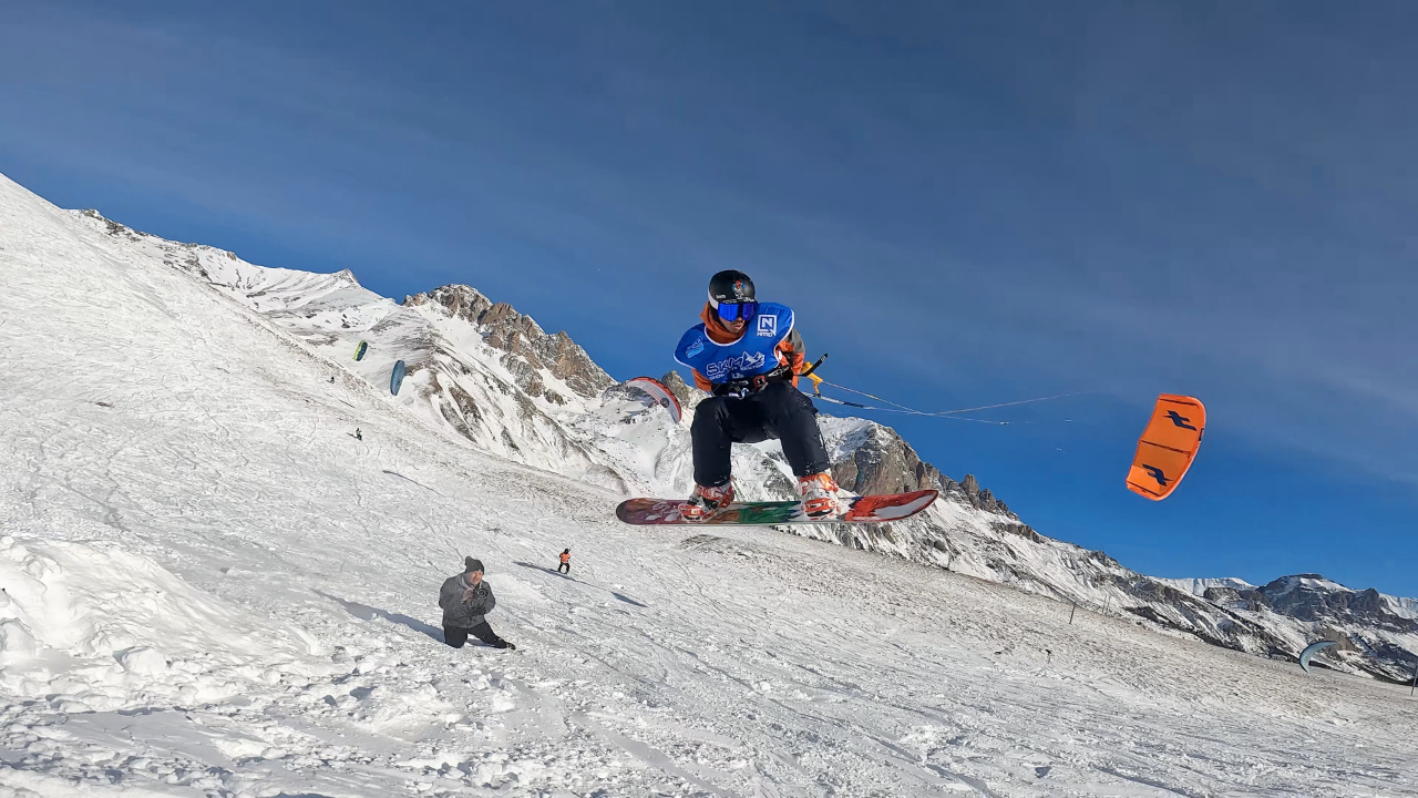 Hautes-Alpes : un anniversaire bien blanc pour les 20 ans des Snowkite Masters à Serre-Chevalier