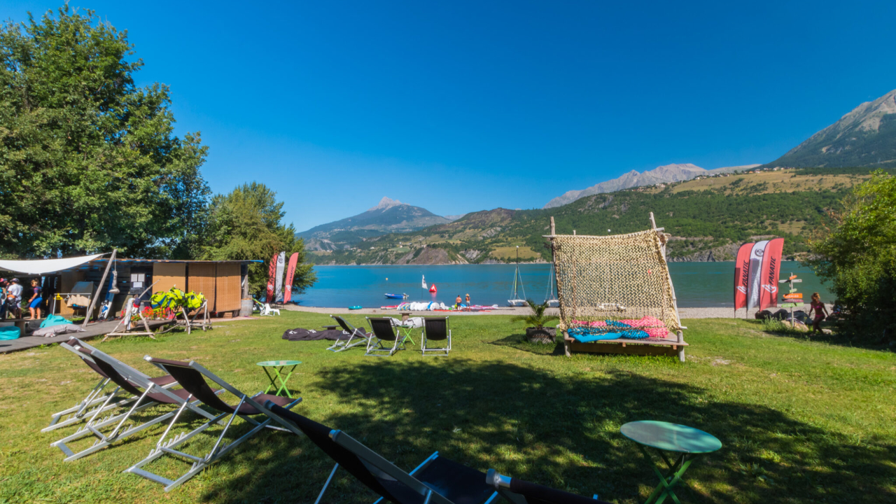 Hautes-Alpes : un chien meurt apr&egrave;s une baignade, la plage des Eaux Douces ferm&eacute;e par pr&eacute;caution