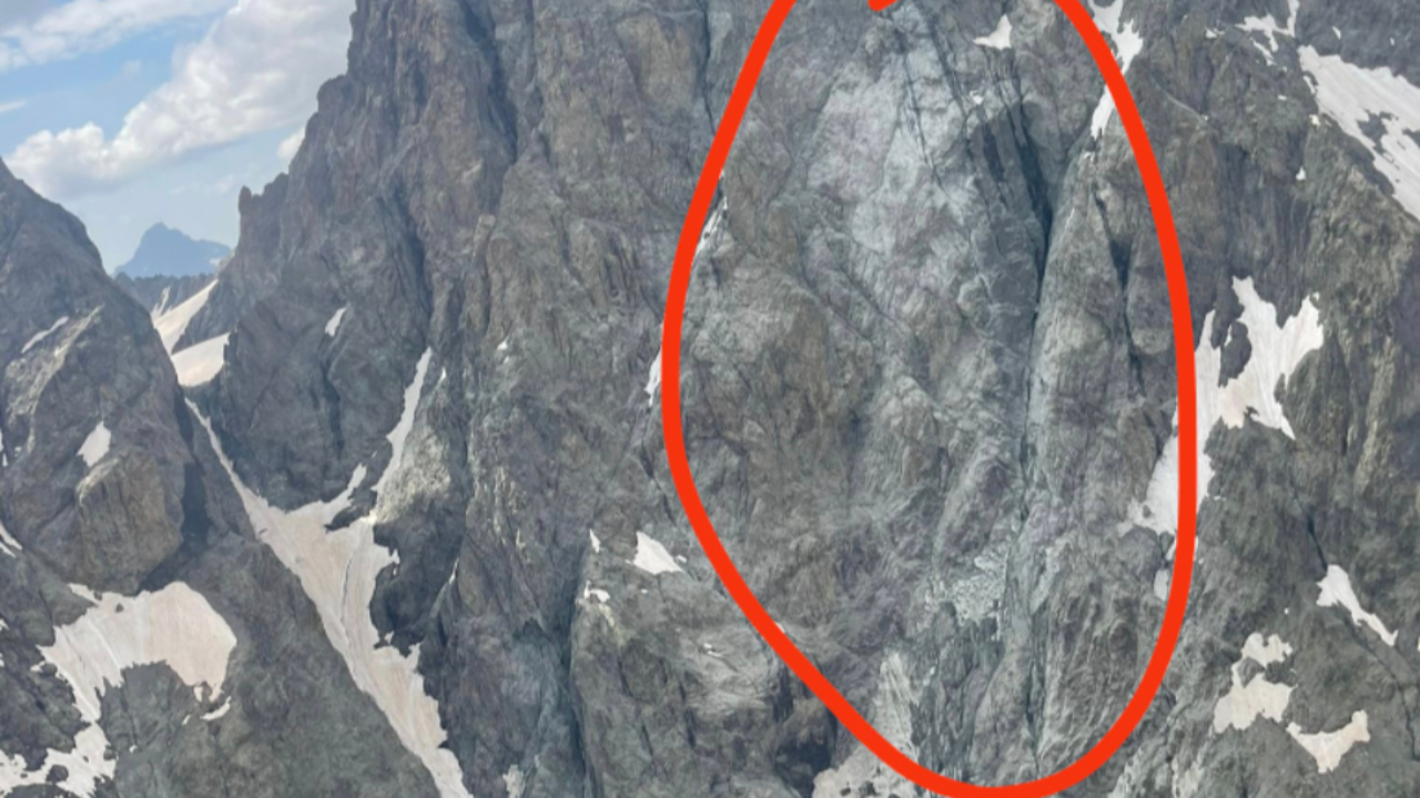 Hautes-Alpes : un important &eacute;boulement sur la face sud de la barre des &Eacute;crins