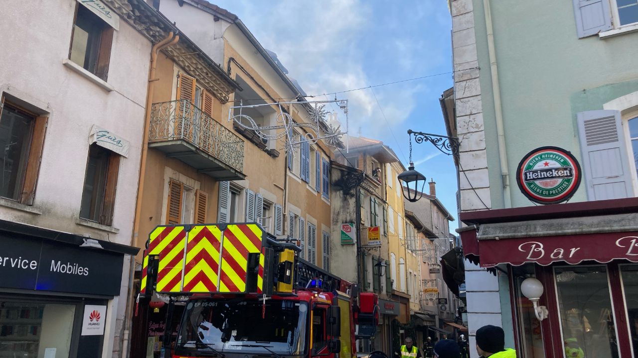 Hautes-Alpes : un incendie sur un compteur électrique dans un immeuble de Gap Hautes-Alpes : un incendie sur un compteur électrique dans un immeuble de Gap