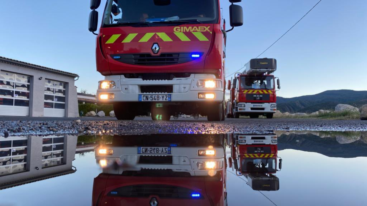 Hautes-Alpes : une trentaine de pompiers mobilisés dans un feu de maison à Laragne-Montéglin Hautes-Alpes : une trentaine de pompiers mobilisés dans un feu de maison à Laragne-Montéglin