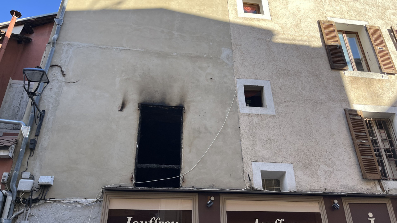 Incendie à Gap : quatre personnes évacuées à l'hôpital Incendie à Gap : quatre personnes évacuées à l'hôpital