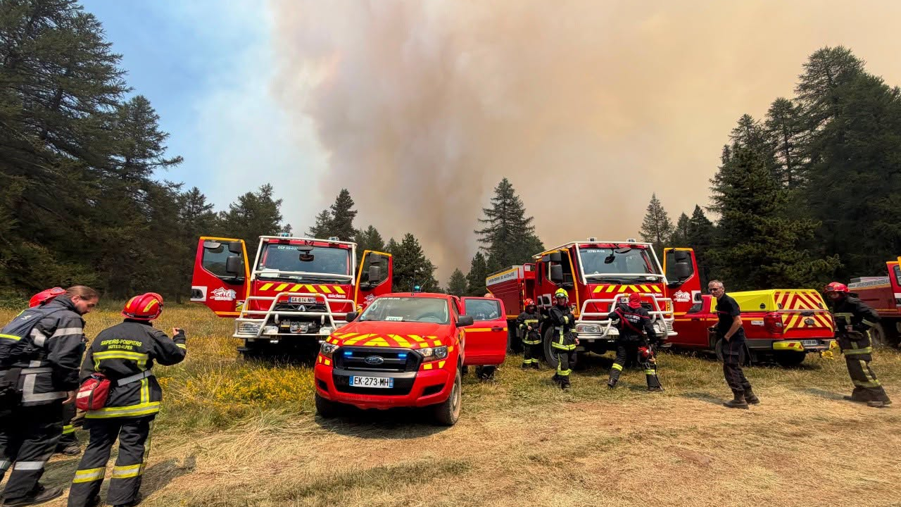 Incendie dans les Hautes-Alpes : le feu reste fixé à 510 hectares, 170 pompiers toujours mobilisés Incendie dans les Hautes-Alpes : le feu reste fixé à 510 hectares, 170 pompiers toujours mobilisés
