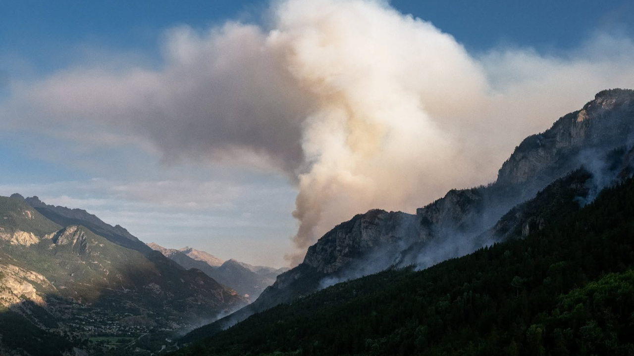 Incendie du Bois noir : le pr&eacute;fet des Hautes-Alpes conteste le r&eacute;cit du Dauphin&eacute; Lib&eacute;r&eacute;