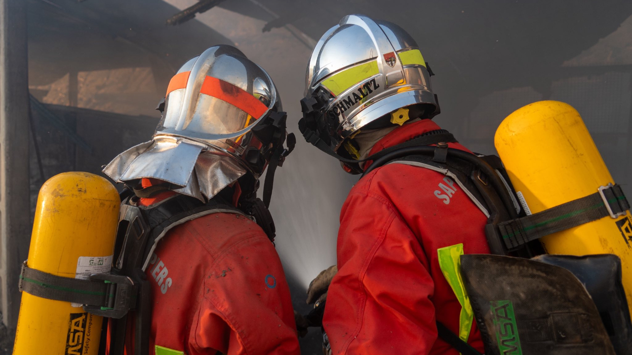 Incendie nocturne &agrave; Embrun : 71 sapeurs-pompiers d&eacute;ploy&eacute;s, deux habitants l&eacute;g&egrave;rement intoxiqu&eacute;s