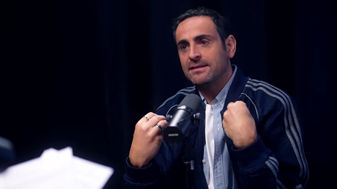 "J'adore le fait qu'on soit tr&egrave;s peu nombreux &agrave; &ecirc;tre n&eacute;s &agrave; Gap" : Camille Combal se confie sur son enfance dans les Hautes-Alpes