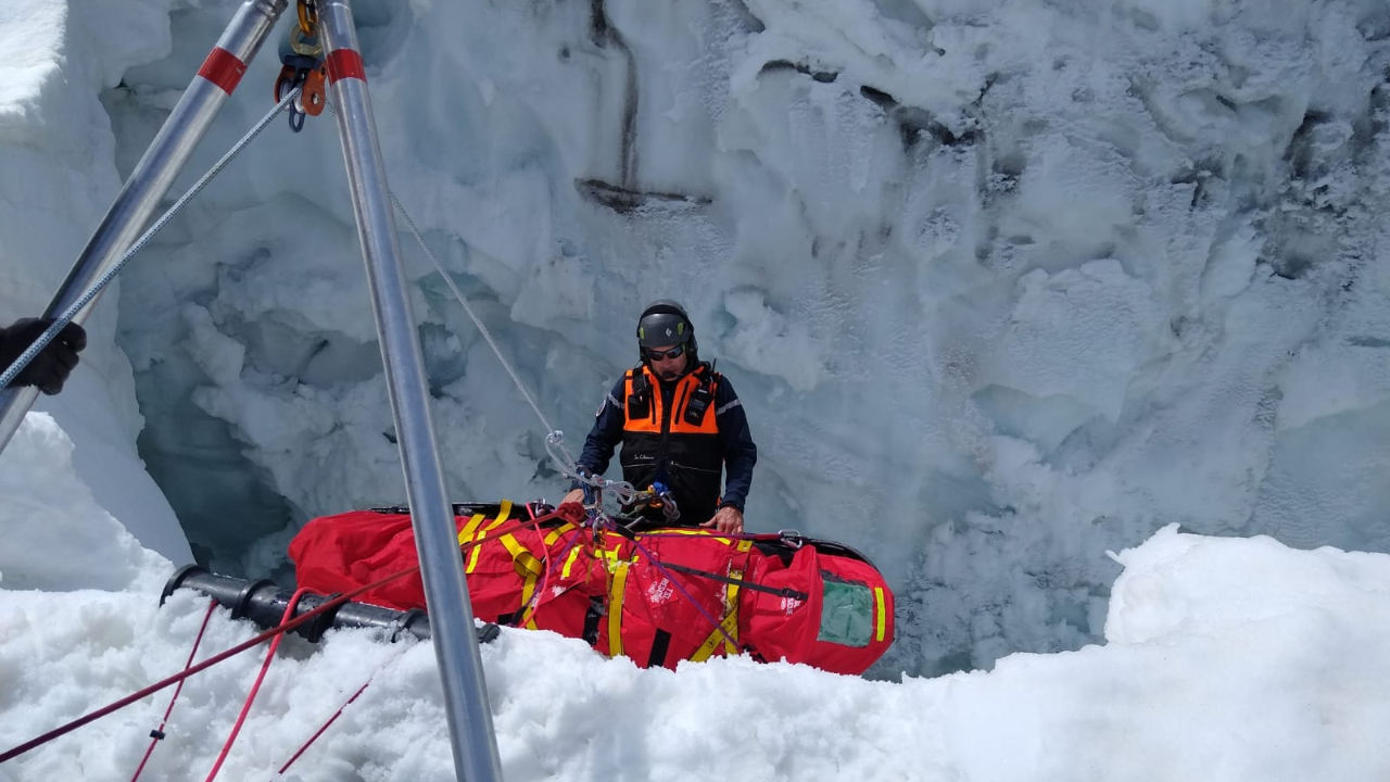 La randonn&eacute;e vire au drame au lac de Cristol : un homme passe pr&egrave;s de 10 minutes enseveli apr&egrave;s une avalanche