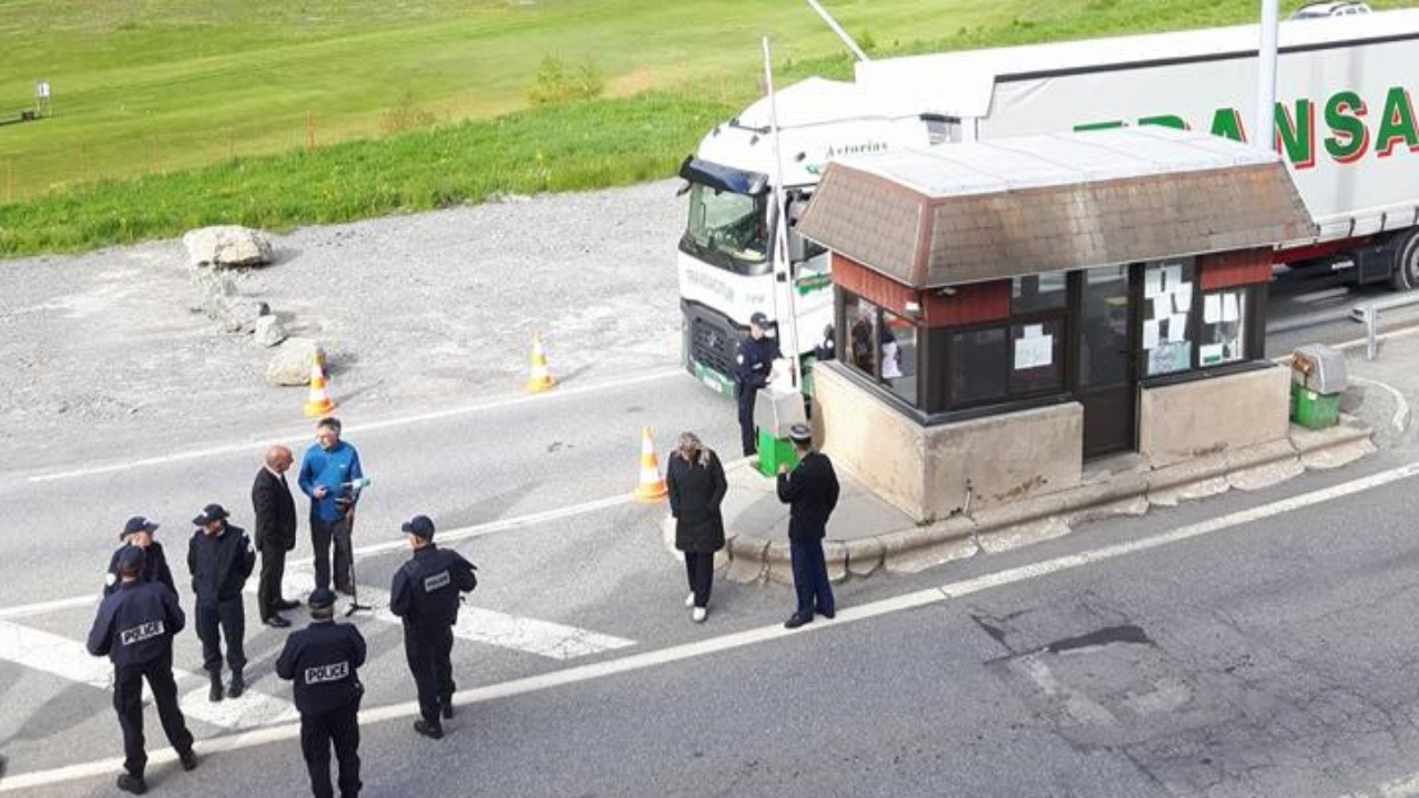 "Les forces de l'ordre criminalisent nos actions à Montgenèvre" dénonce Tous Migrants! "Les forces de l'ordre criminalisent nos actions à Montgenèvre" dénonce Tous Migrants!