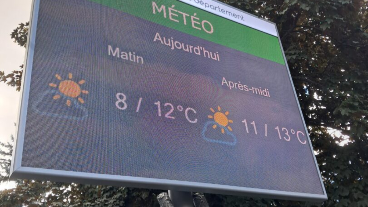 Les panneaux &agrave; messages variables sur les routes haut-alpines renouvel&eacute;s