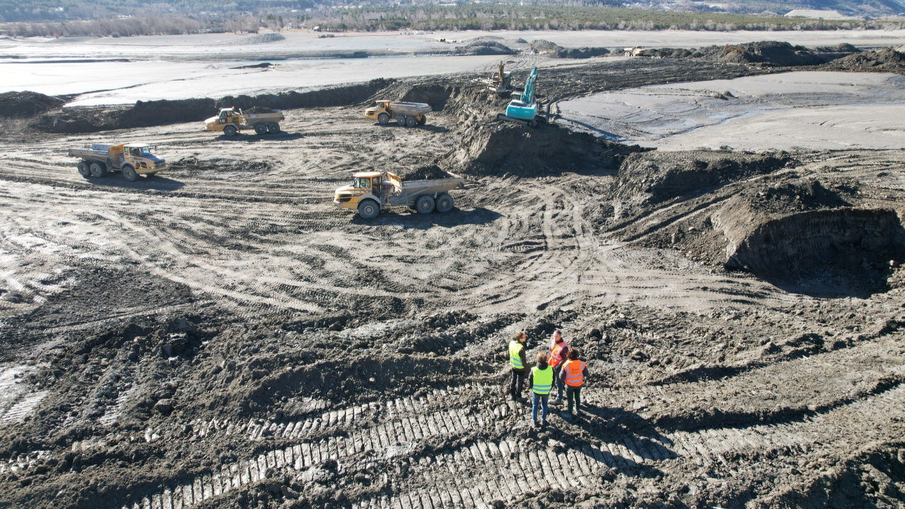 Les tractopelles s&rsquo;activent en queue de retenue du lac de Serre-Pon&ccedil;on