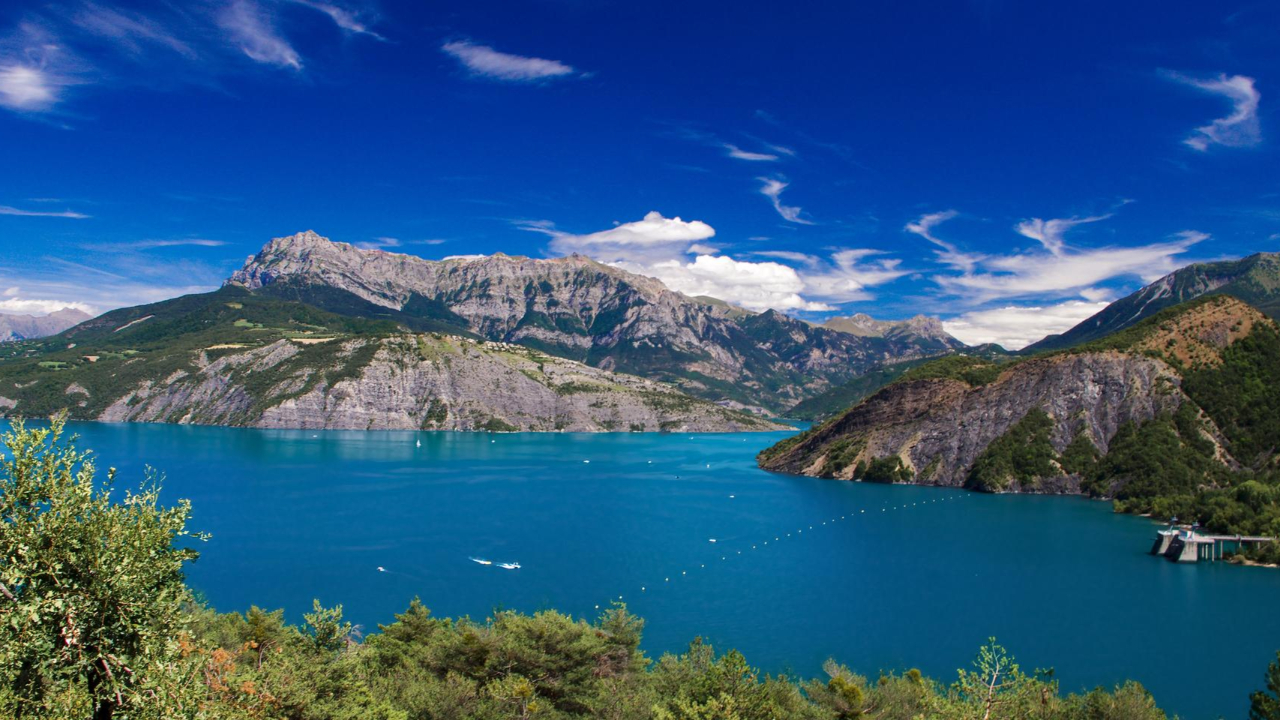 Leur bateau prend feu sur le lac de Serre-Pon&ccedil;on, les huit passagers sautent &agrave; l'eau
