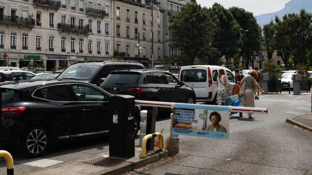 Orci&egrave;res Merlette : les habitants r&eacute;clament un tarif pr&eacute;f&eacute;rentiel pour se garer