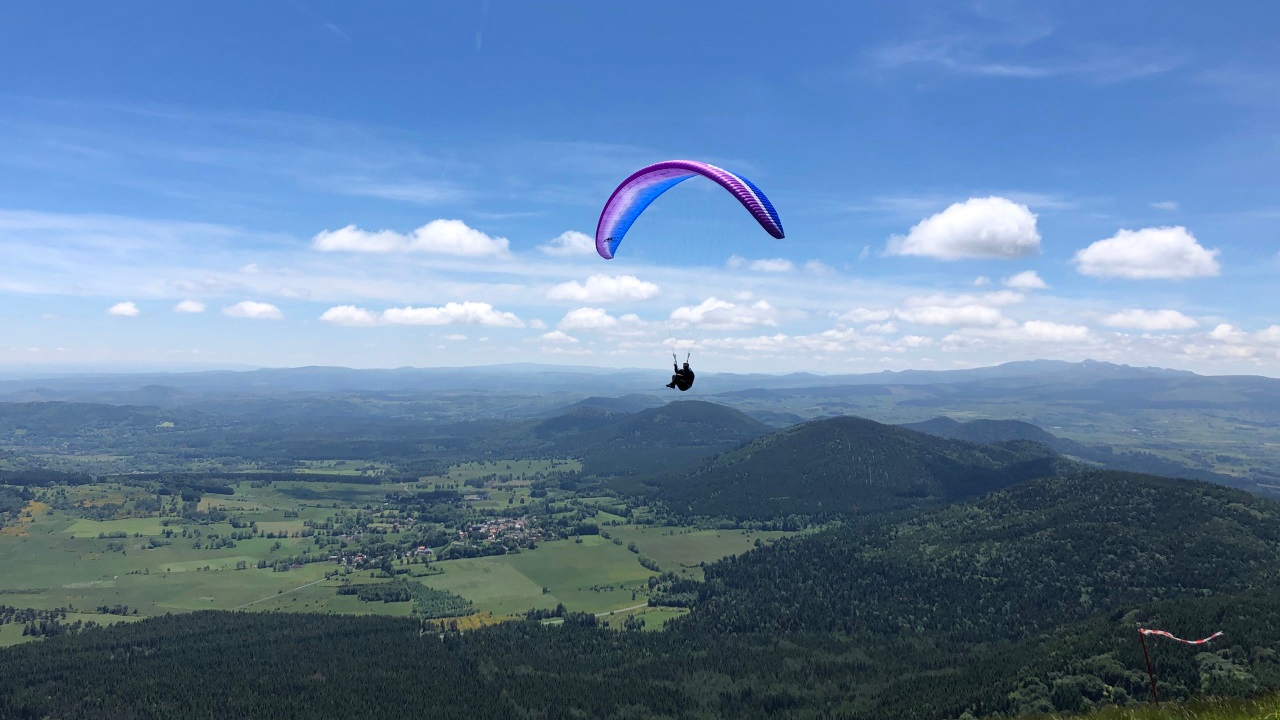 Orci&egrave;res-Merlette : un parapentiste de 35 ans gri&egrave;vement bless&eacute; apr&egrave;s une chute