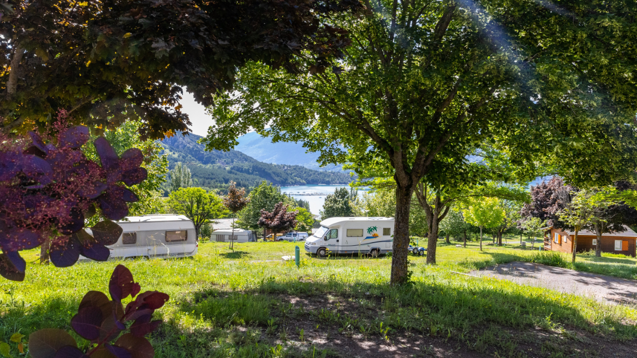 Panique au camping de Chorges : un bungalow prend feu, une colonie de vacances relogée Panique au camping de Chorges : un bungalow prend feu, une colonie de vacances relogée