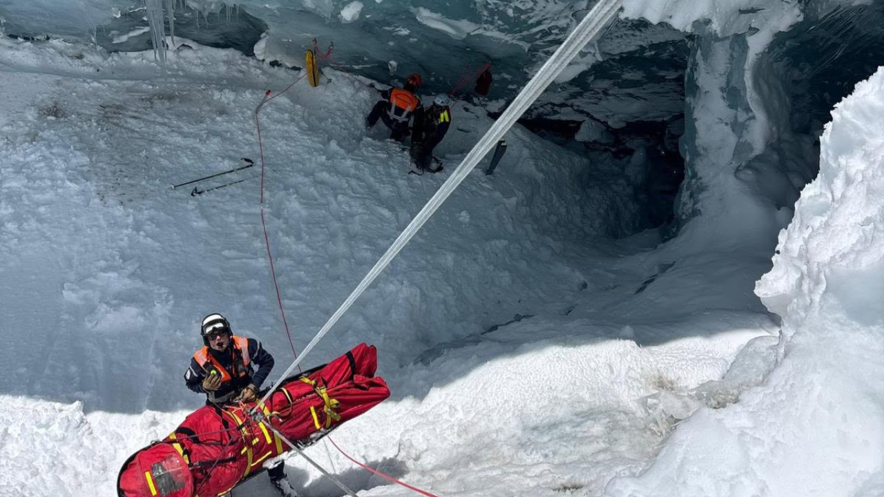 Pelvoux : un alpiniste secouru apr&egrave;s une chute dans une crevasse &agrave; 3 500 m&egrave;tres d&rsquo;altitude