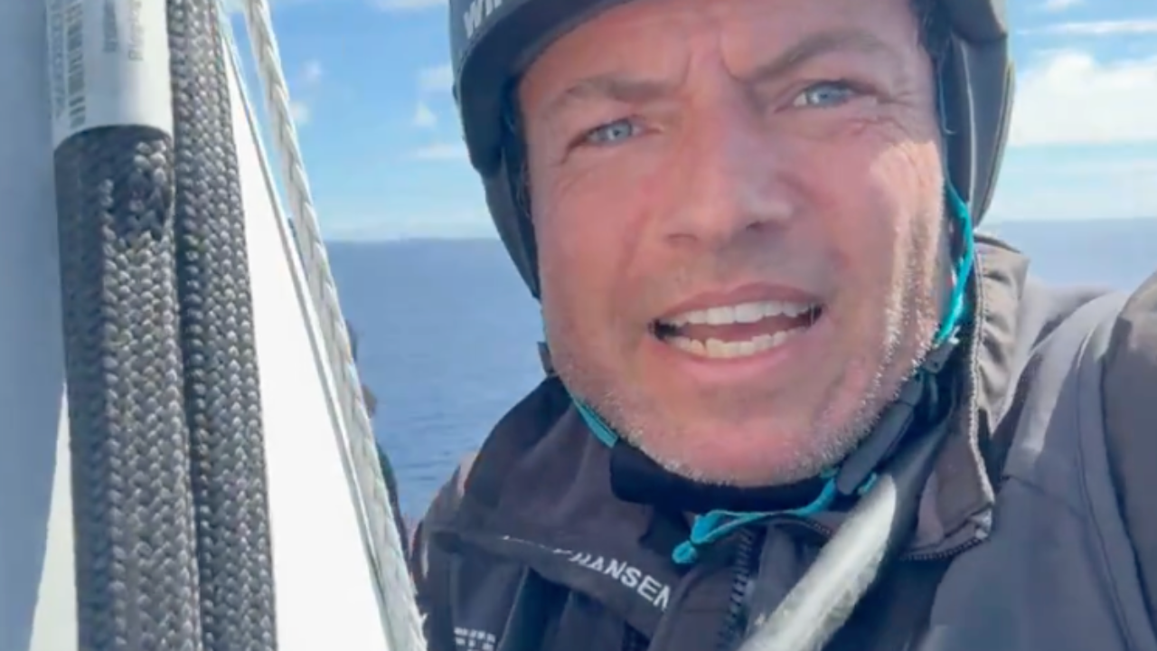 Problèmes techniques à bord pour Romain Attanasio Problèmes techniques à bord pour Romain Attanasio